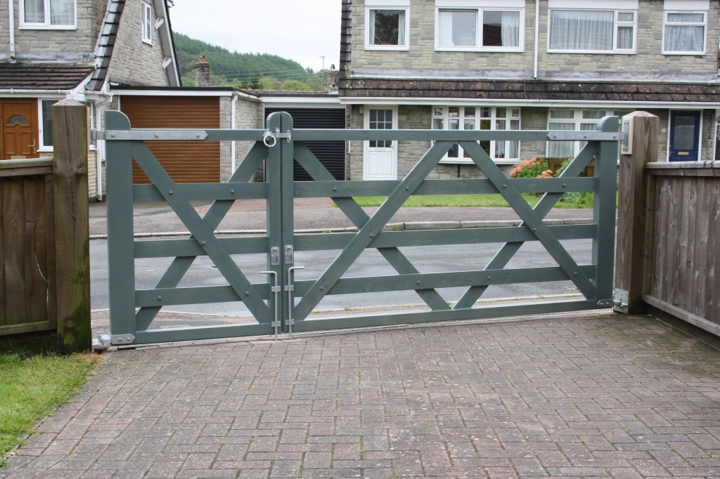 Grey Driveway Gates, The Wooden Workshop, Bampton, Devon.