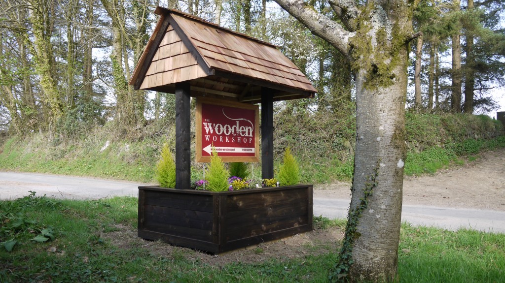 Wishing well planter with sign. The Wooden Workshop, Oakford, Tiverton, Devon.