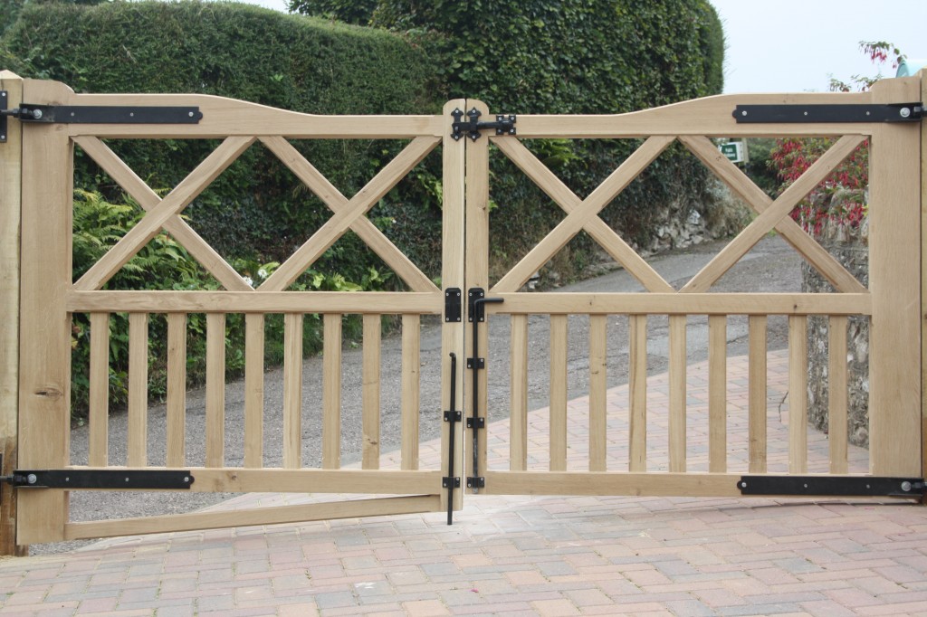 Oak Gate with furniture. The Wooden Bampton, Devon. The Wooden Bampton, Devon