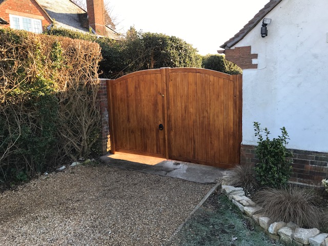 Chestnut curved top gates