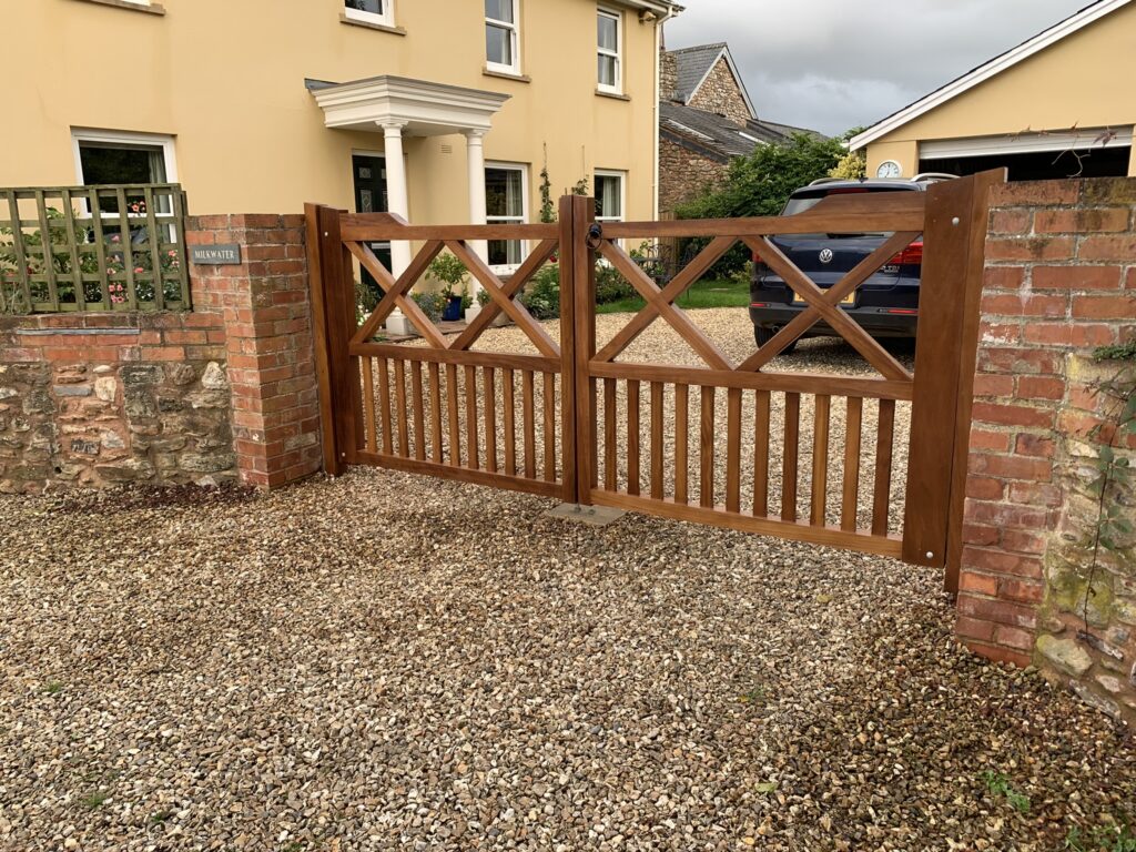 Bespoke Oak gates - The Wooden Workshop bampton Devon