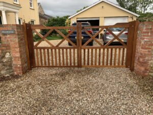 Bespoke Oak gates - The Wooden Workshop bampton Devon